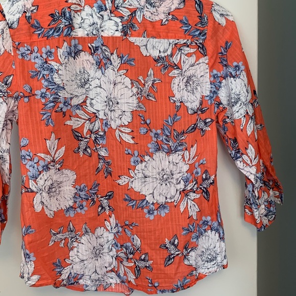 COPY - Beautiful lightweight shirt. Great w/jeans - Picture 2 of 3